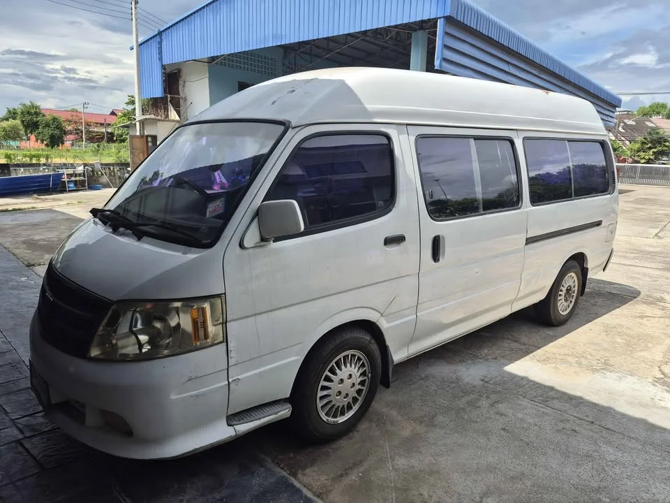 2010 Toyota Commuter IV (H100) 3