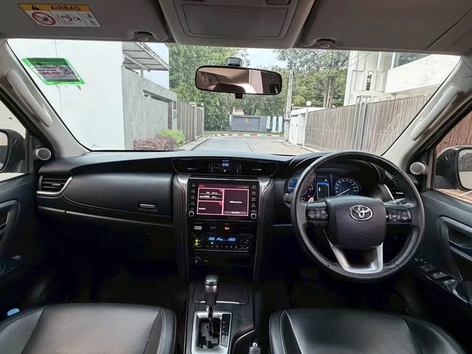 2023 Toyota Fortuner II 2