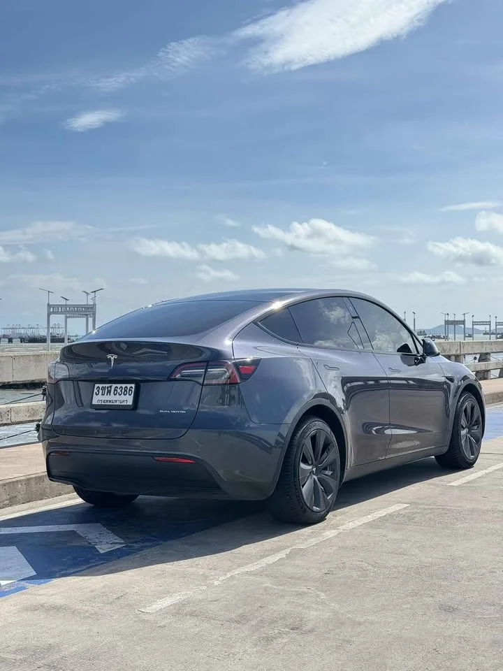 2023 Tesla Model Y 3