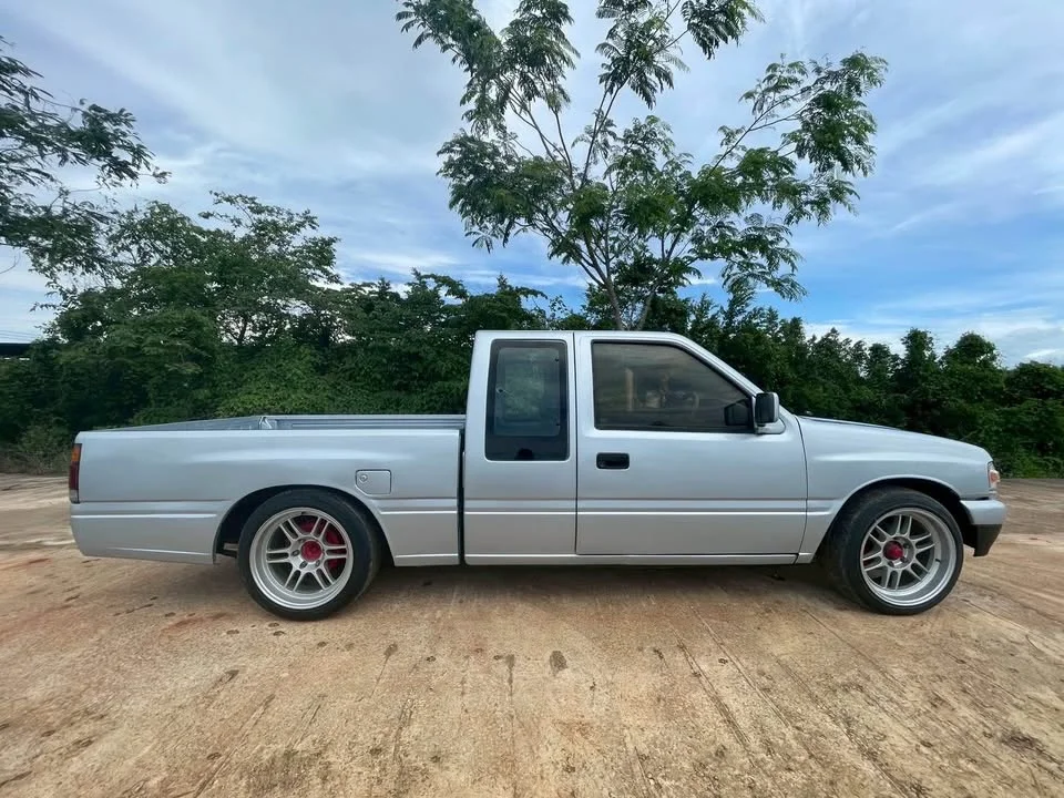 1996 Isuzu TFR III 2