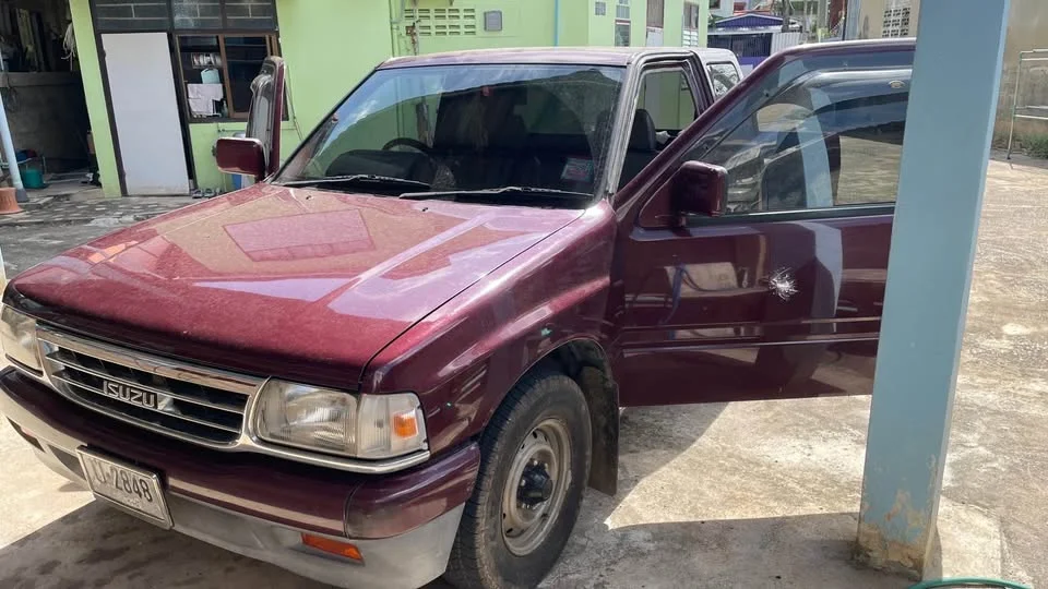 1997 Isuzu TFR III 2