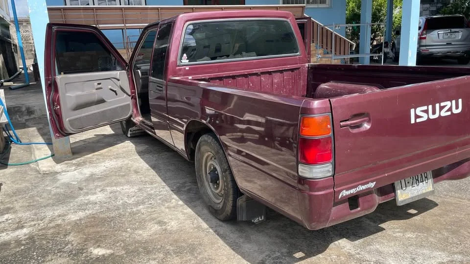 1997 Isuzu TFR III 3