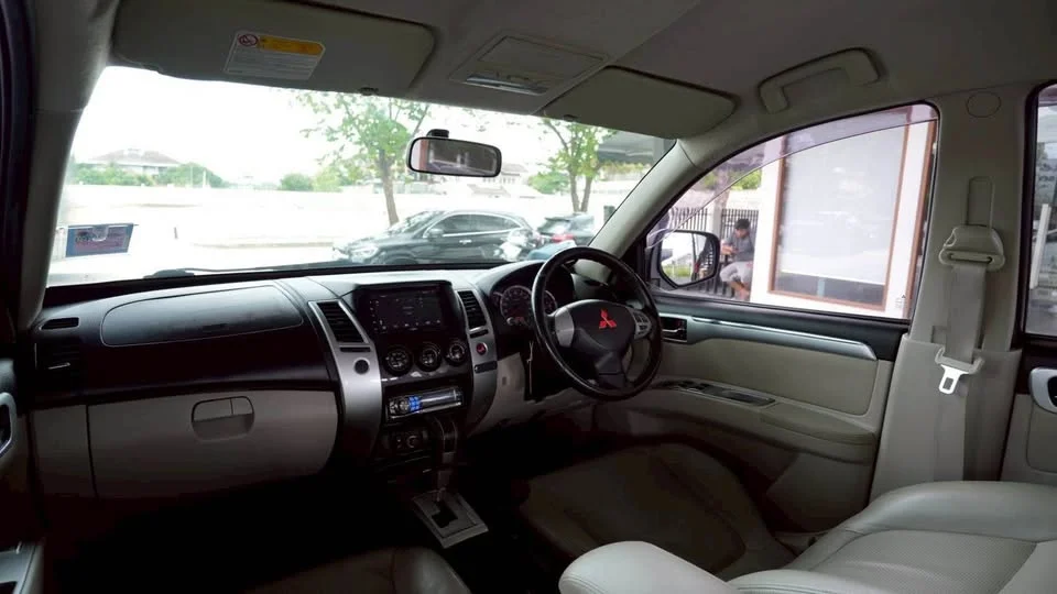 2012 Mitsubishi Pajero Sport II 2