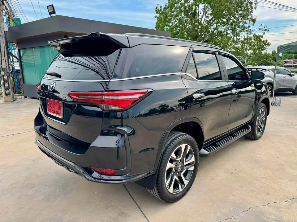 2023 Toyota Fortuner II 3