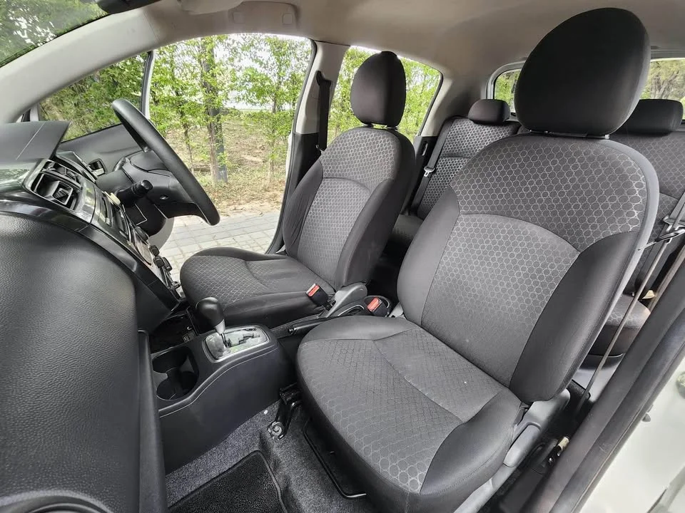 2012 Mitsubishi Mirage VI 3