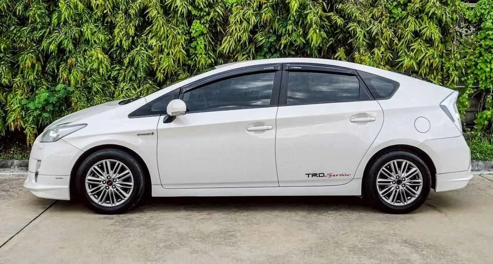 2011 Toyota Prius III 2