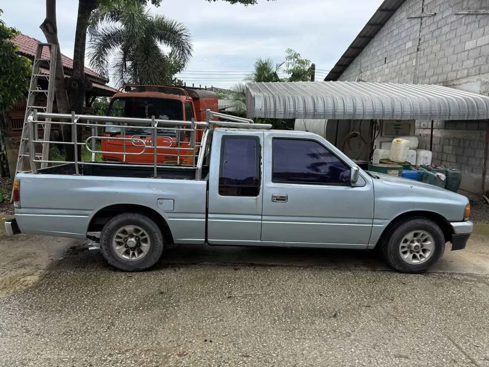1995 Isuzu TFR III 3