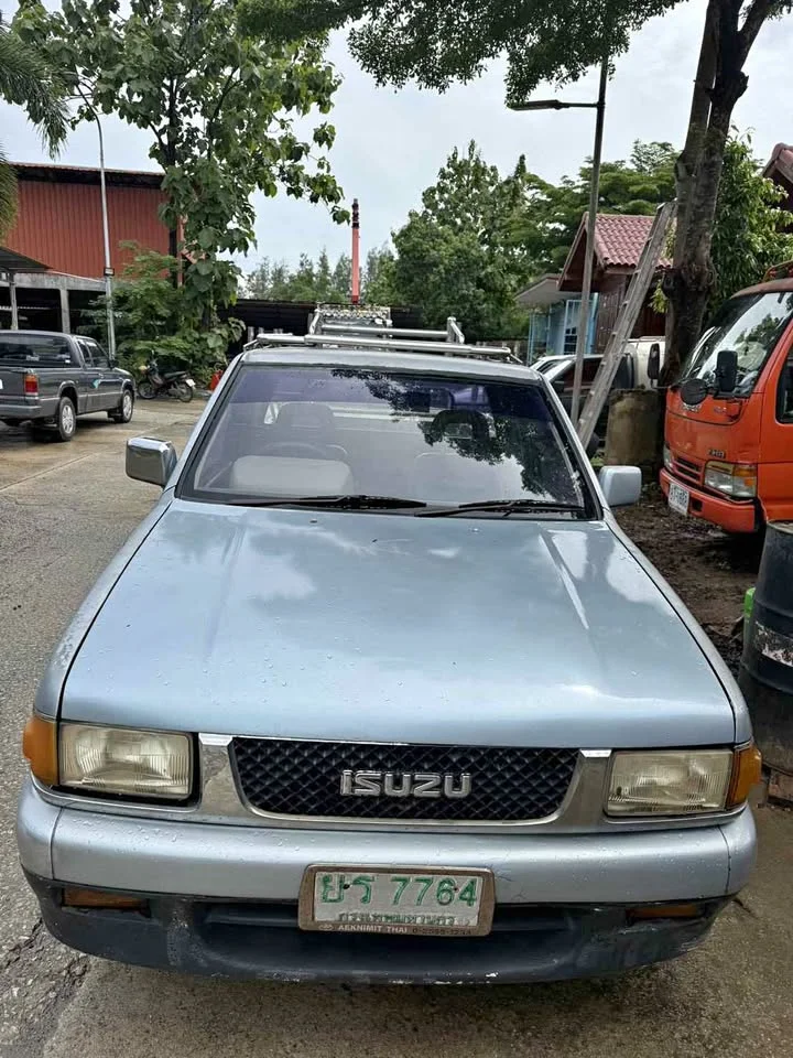 1995 Isuzu TFR III 2