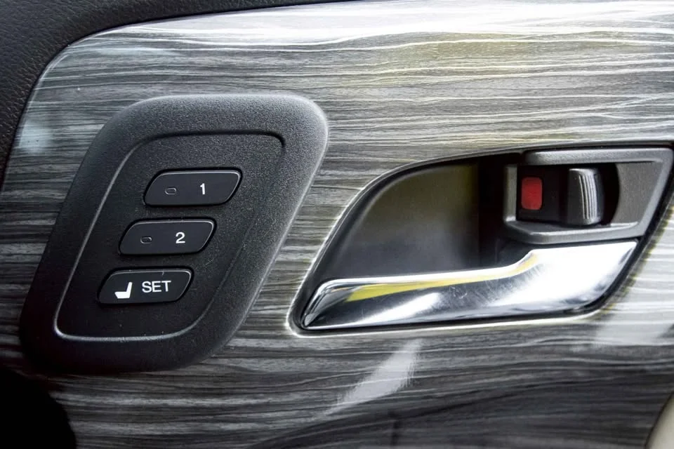 2015 Honda Odyssey V 3
