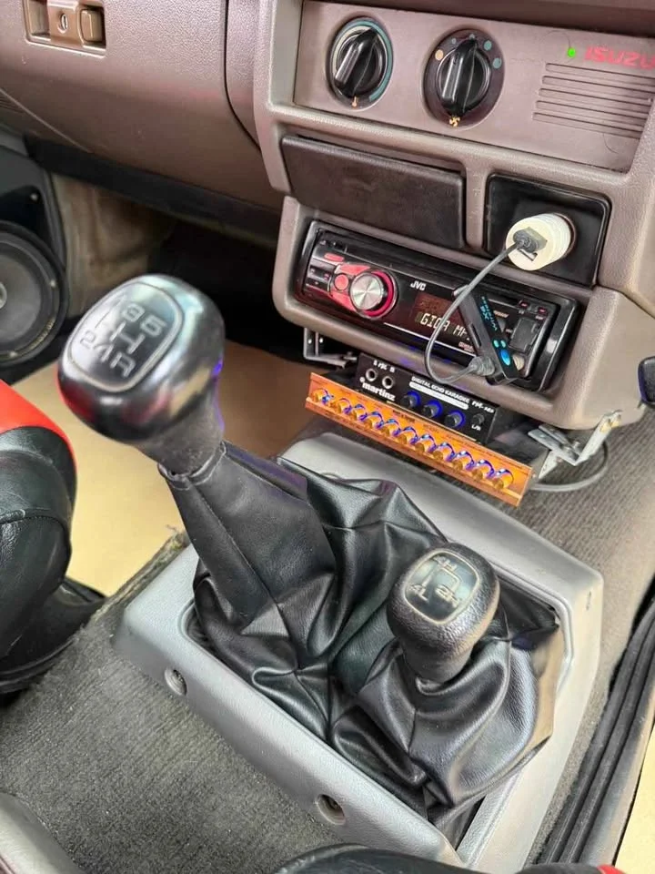 1996 Isuzu TFR III 2
