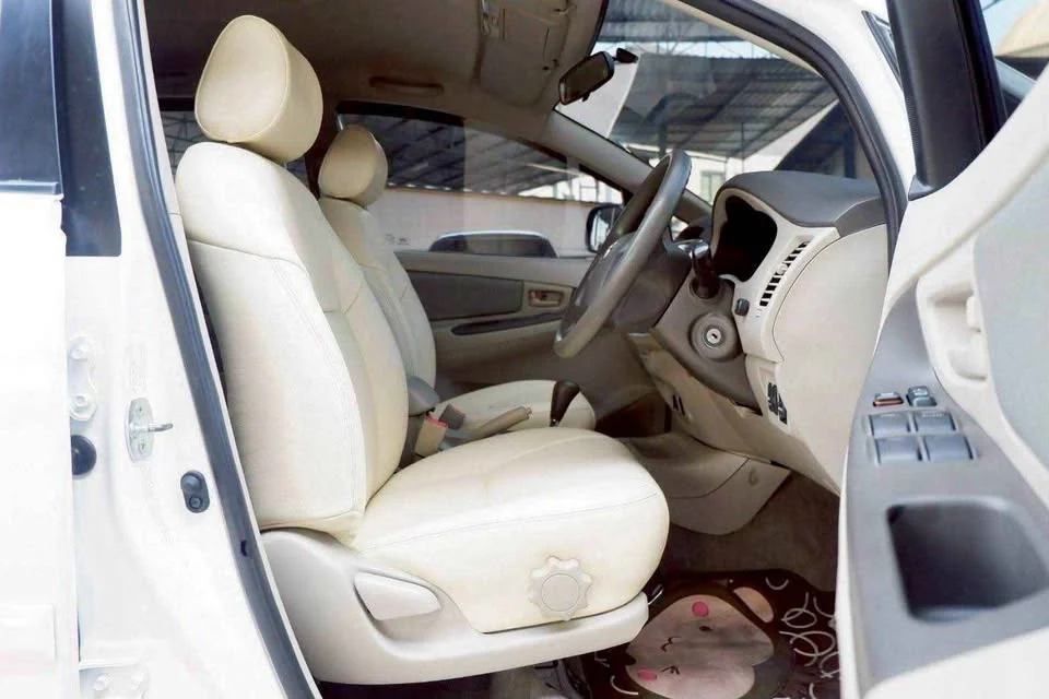 2012 Toyota Innova I 2