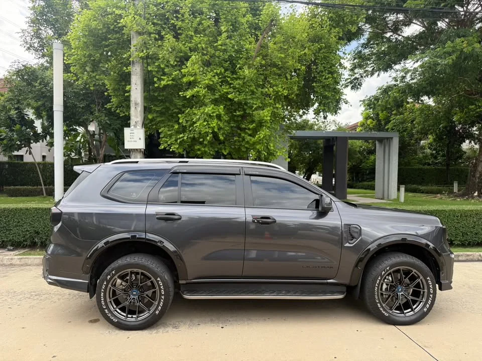 2024 Ford Everest III 3