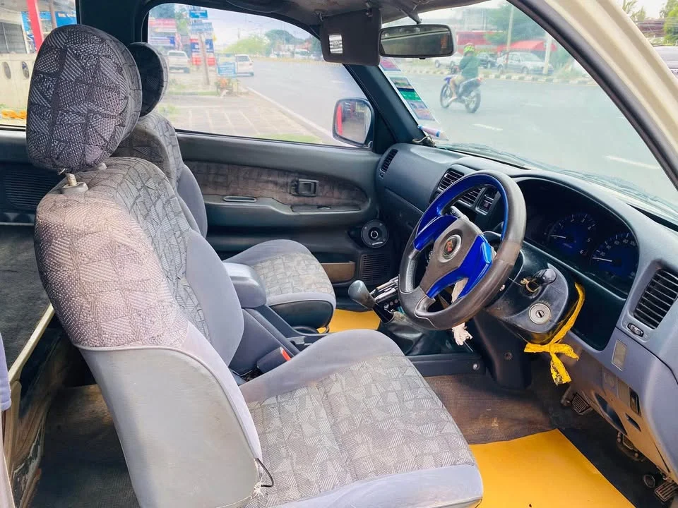 2002 Toyota Hilux Tiger VI 2
