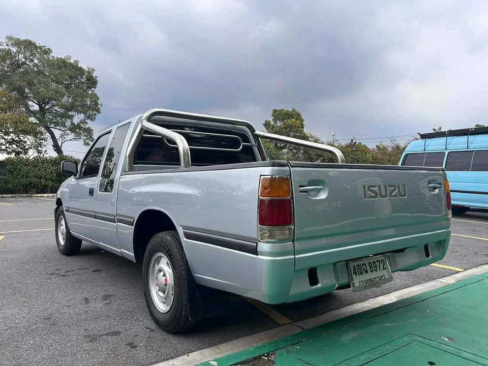 1996 Isuzu TFR III 2