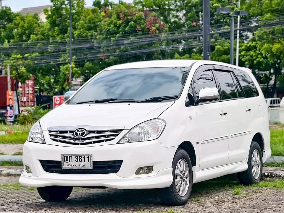 2010 Toyota Innova I 2