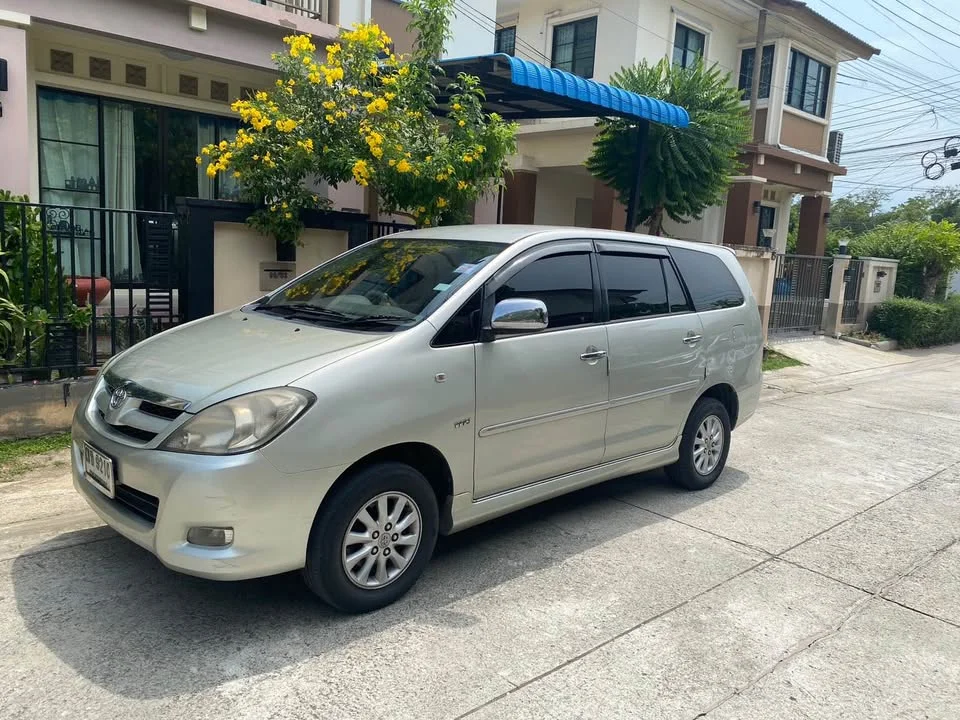 2009 Toyota Innova I 2