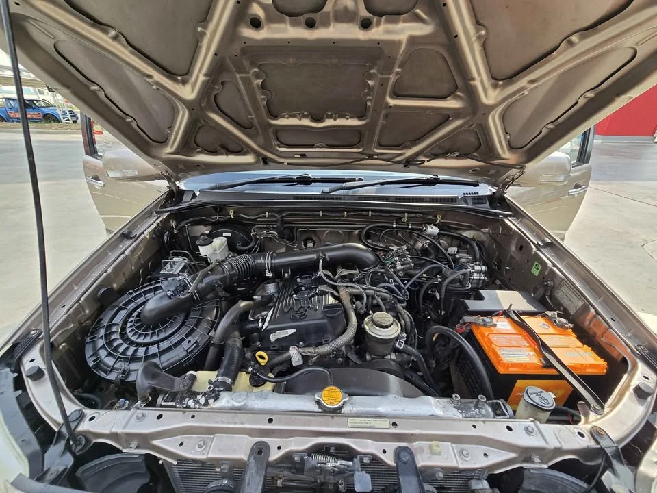 2005 Toyota Fortuner I 3