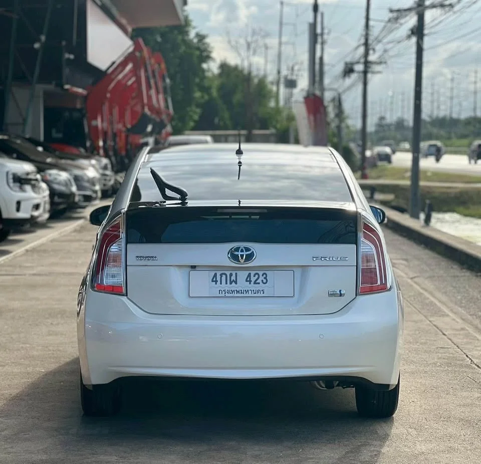 2012 Toyota Prius III 3