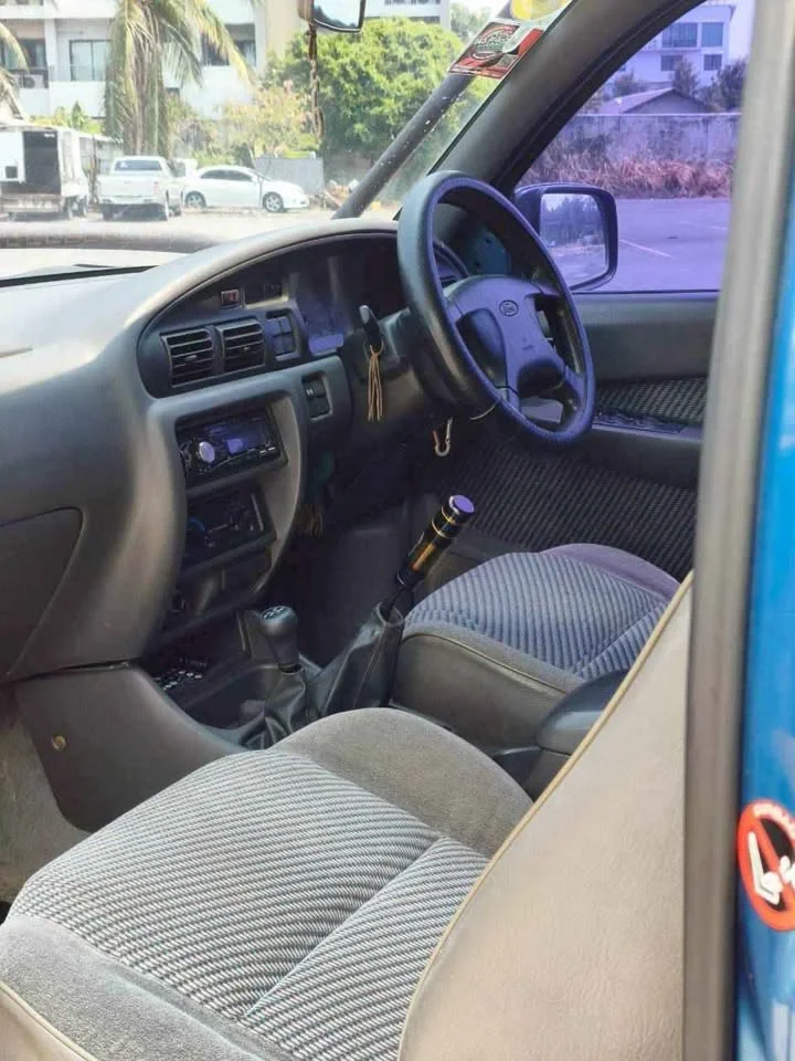 2000 Mazda 2500 Fighter V 2