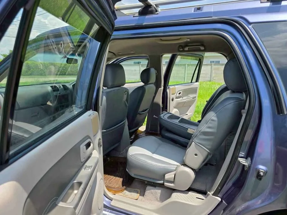 2005 Isuzu MU-7 3