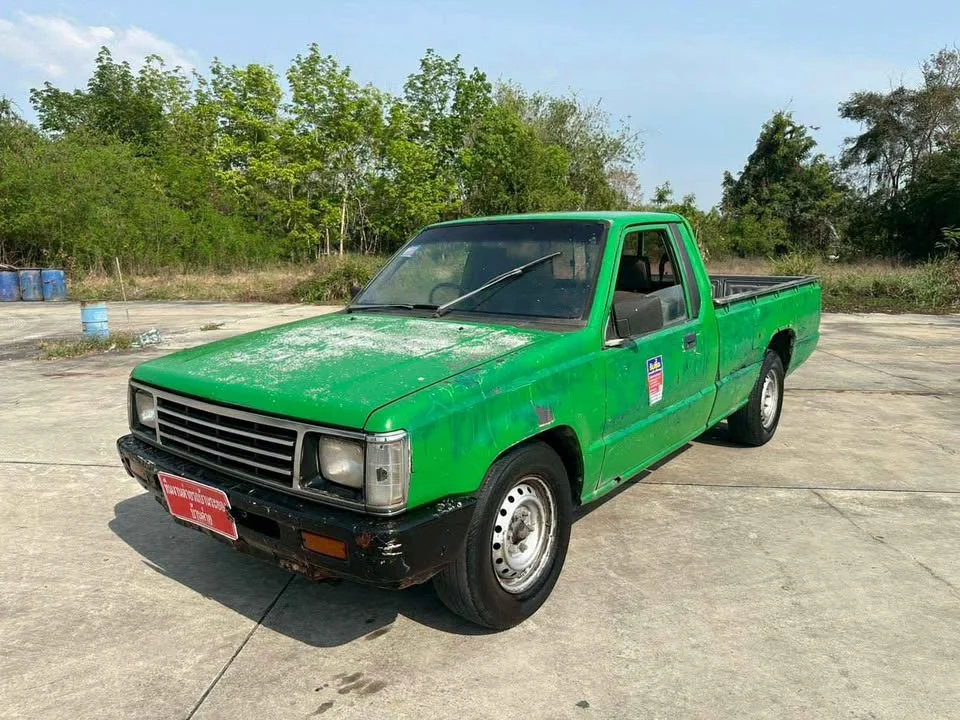 1990 Mitsubishi Triton II 2