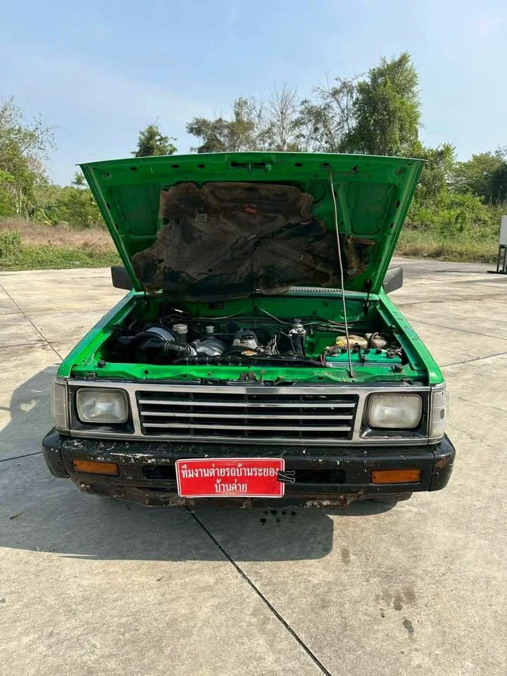 1990 Mitsubishi Triton II 3