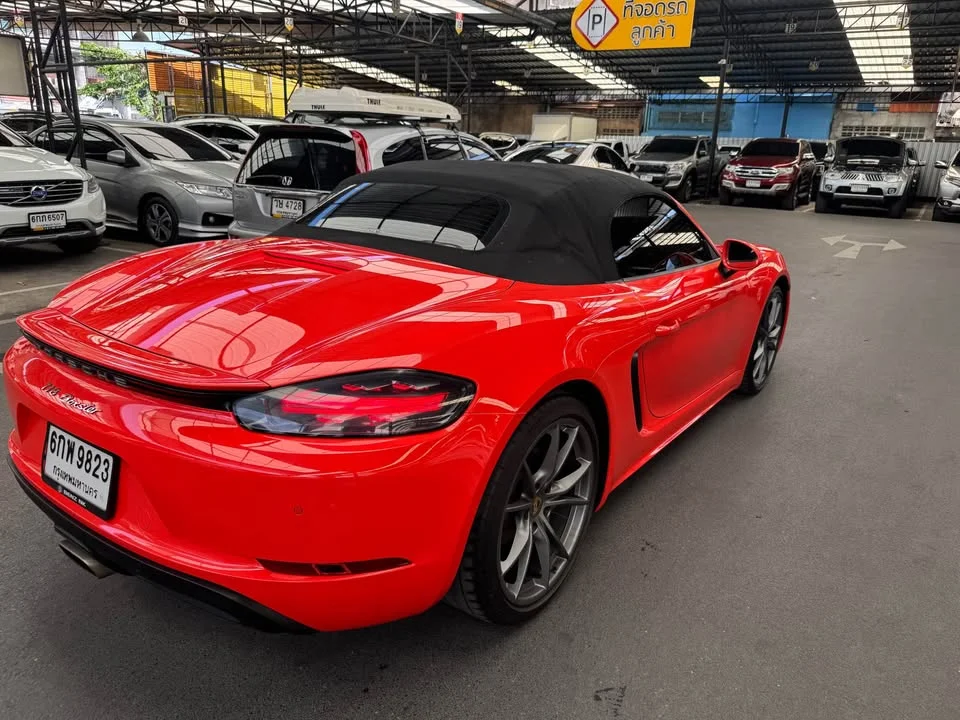 2017 Porsche 718 Boxster and Cayman IV 3