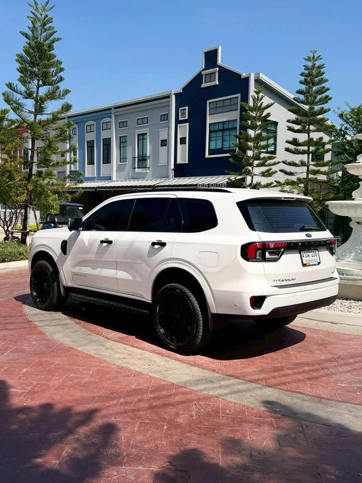 2023 Ford Everest III 2