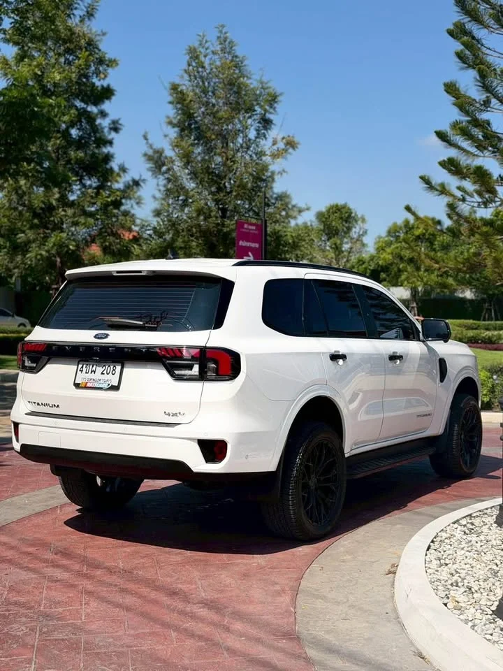 2023 Ford Everest III 3