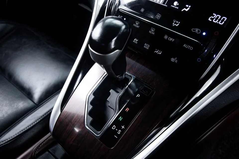 2014 Toyota Harrier III 3