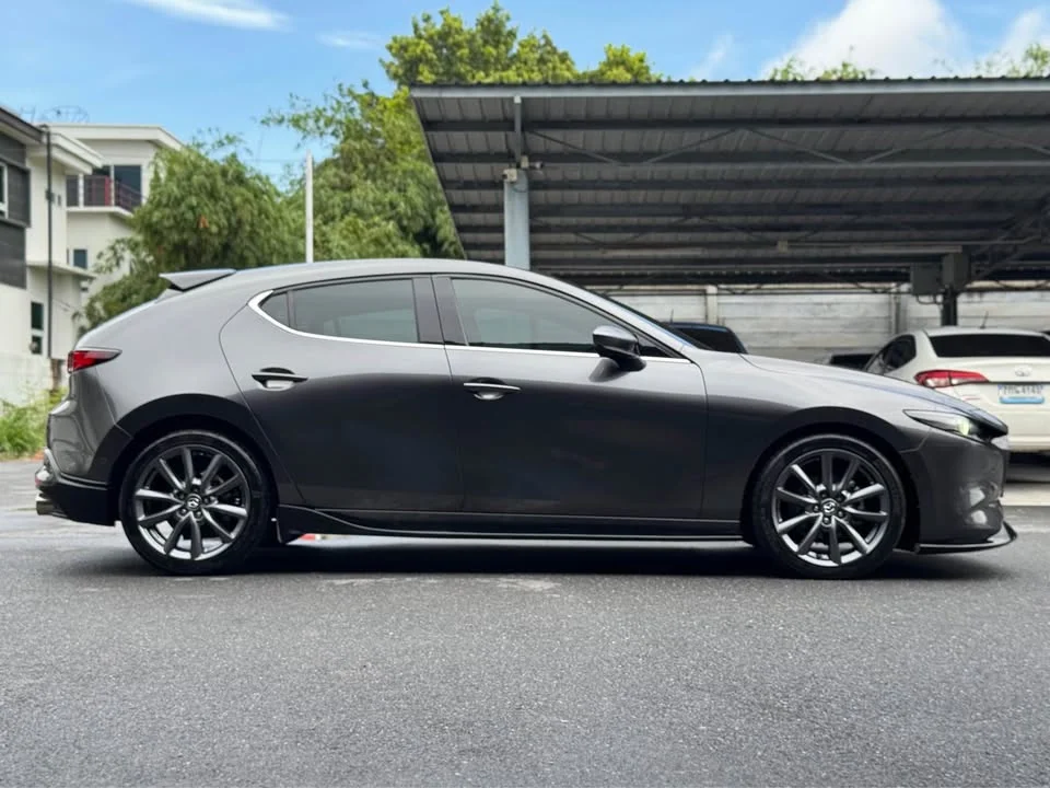 2019 Mazda 3 IV 3