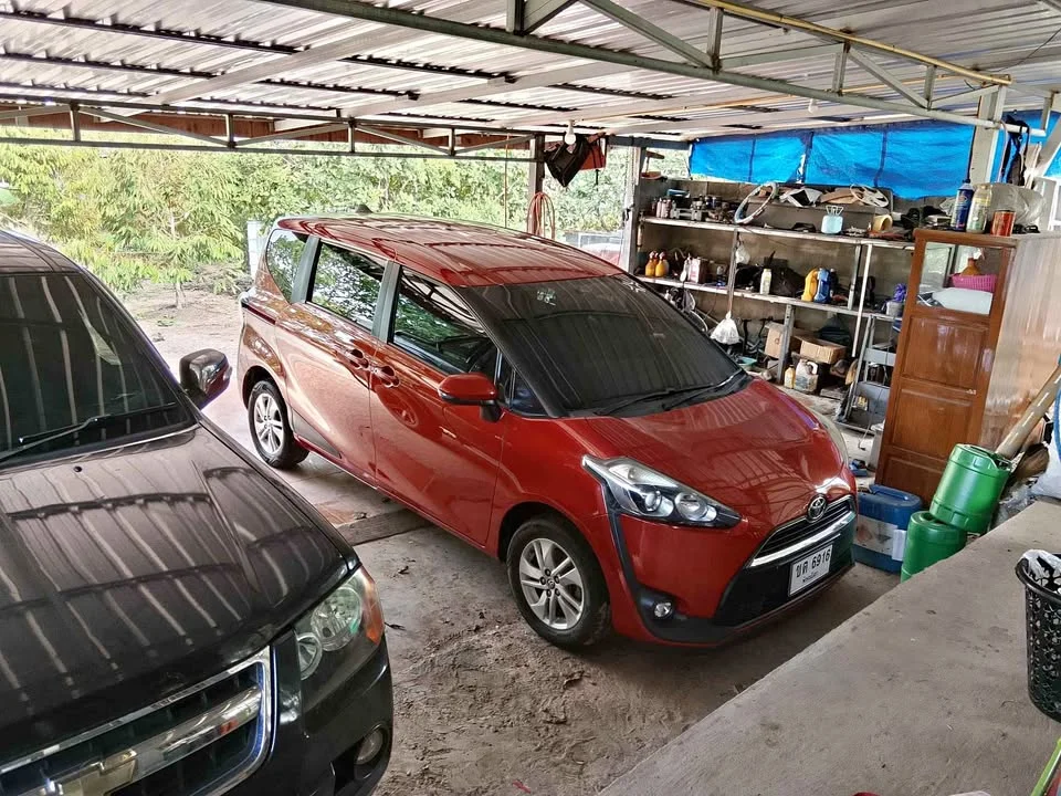 2016 Toyota Sienta II 2