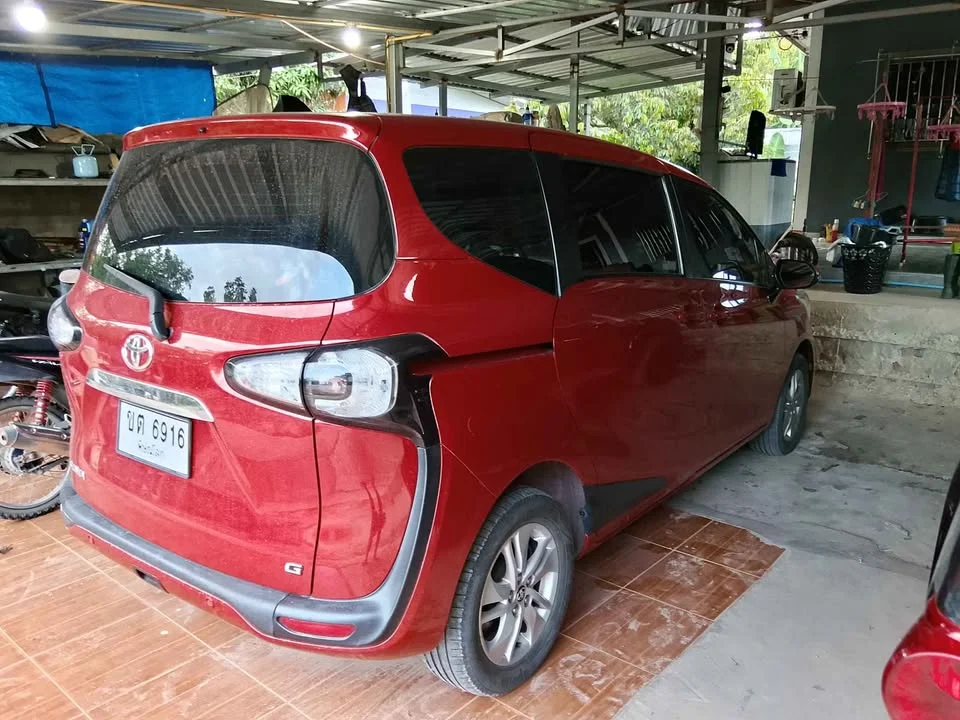 2016 Toyota Sienta II 3