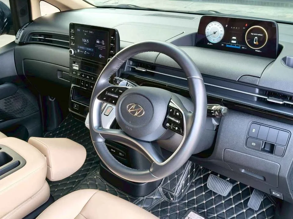 2022 Hyundai Staria US4 3