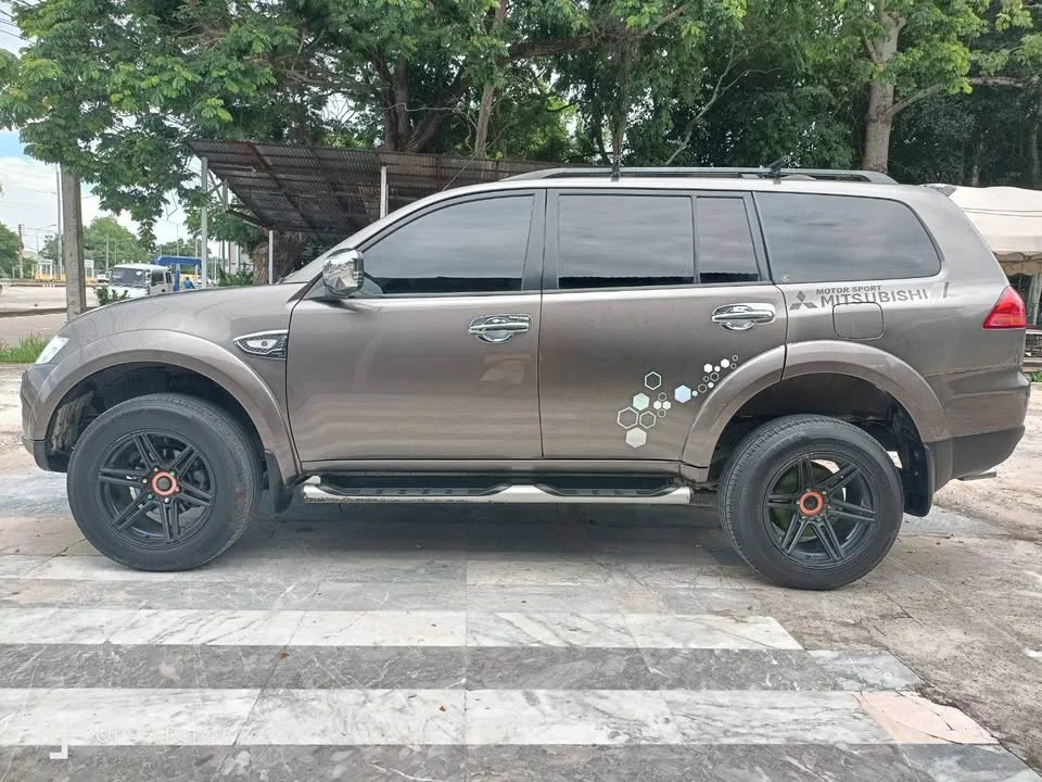 2011 Mitsubishi Pajero Sport II 2