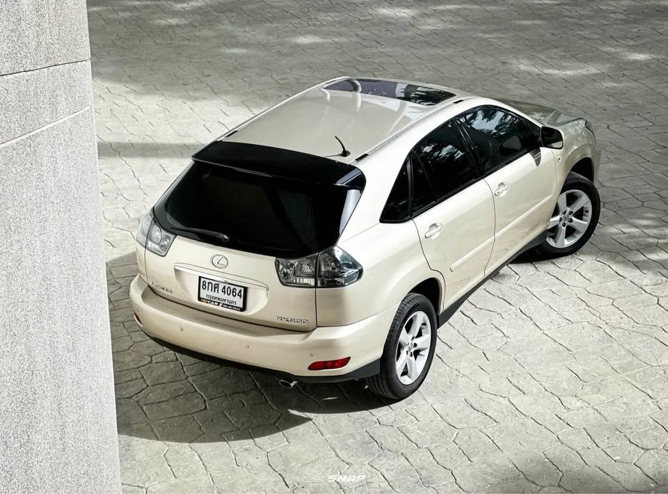 2004 Toyota Harrier II 3