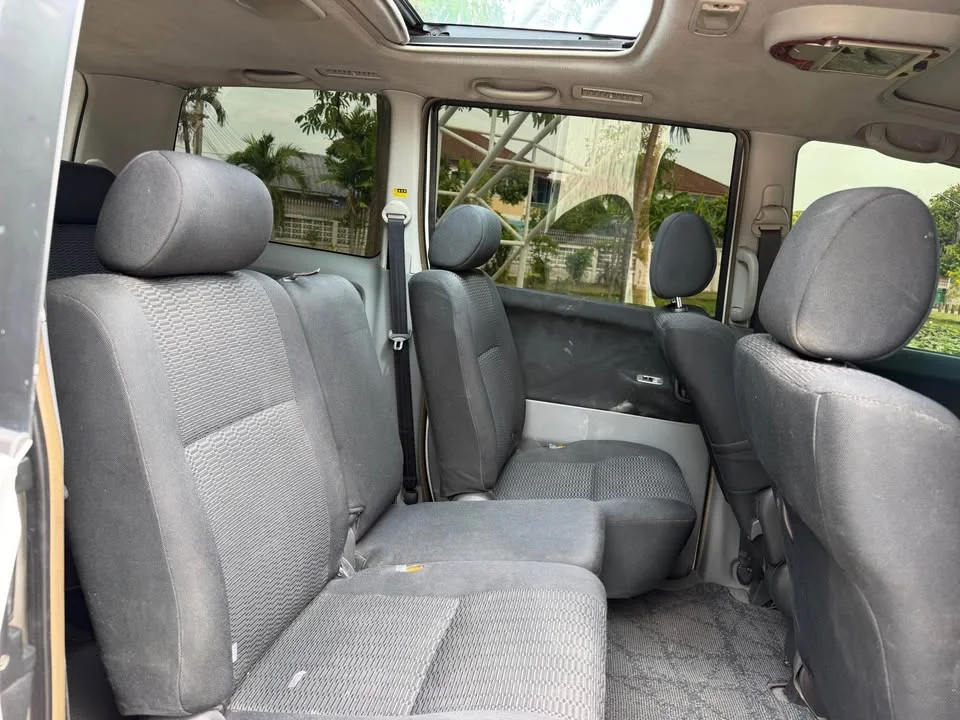 2003 Toyota Voxy I 2