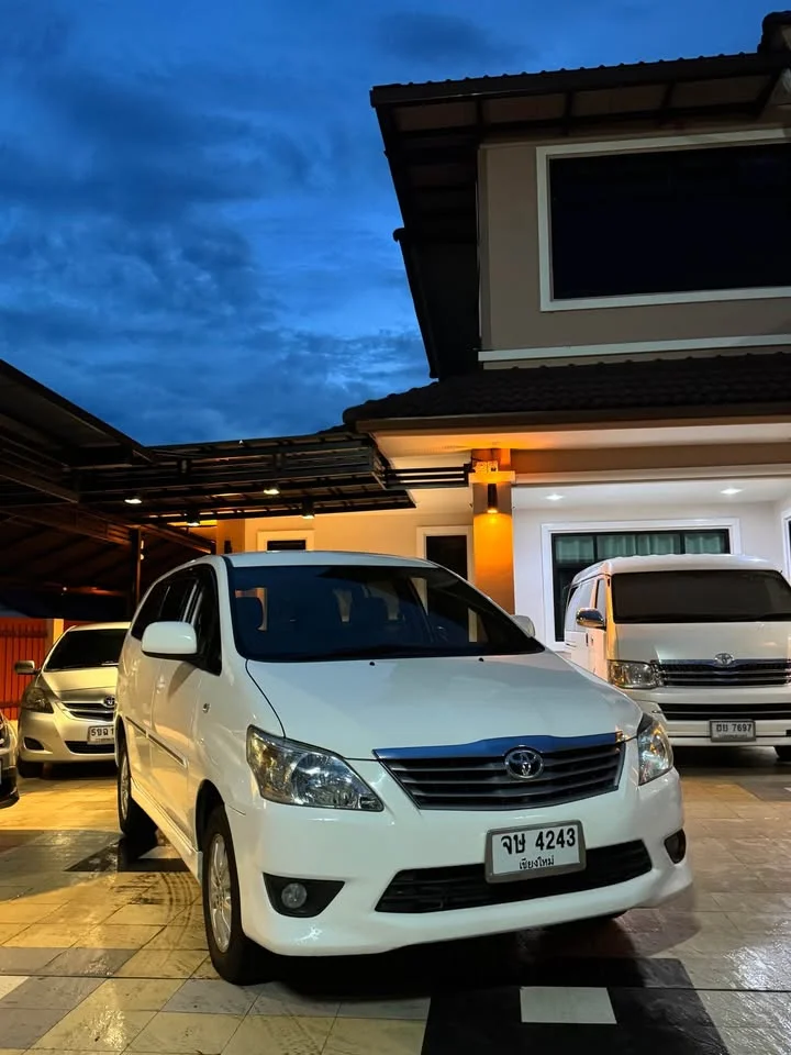 2012 Toyota Innova I 2