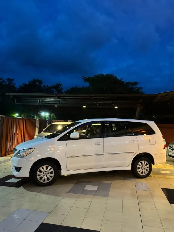 2012 Toyota Innova I 3
