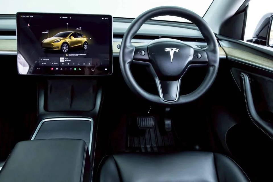 2023 Tesla Model Y 2