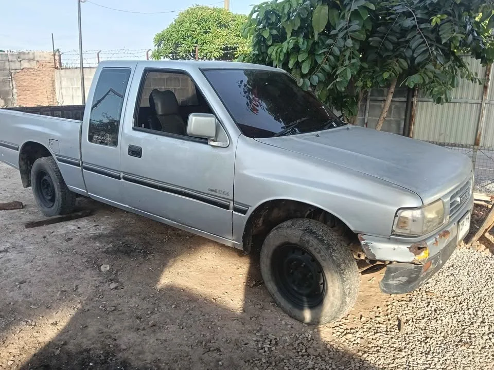 1987 Isuzu TFR III 2