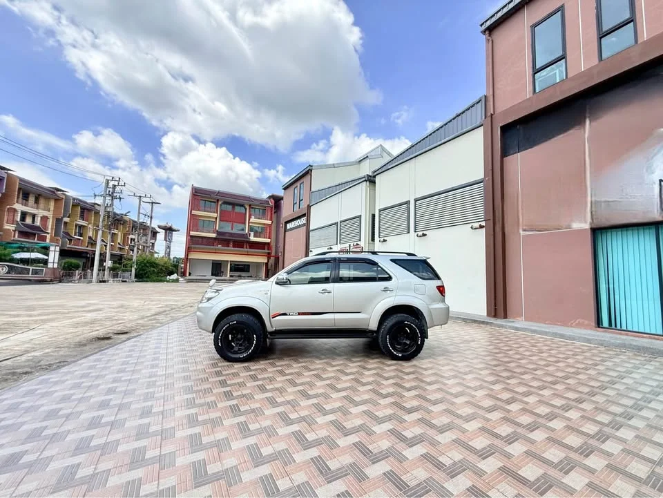 2005 Toyota Fortuner I 3