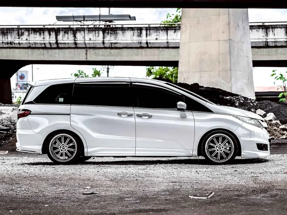 2014 Honda Odyssey V 2
