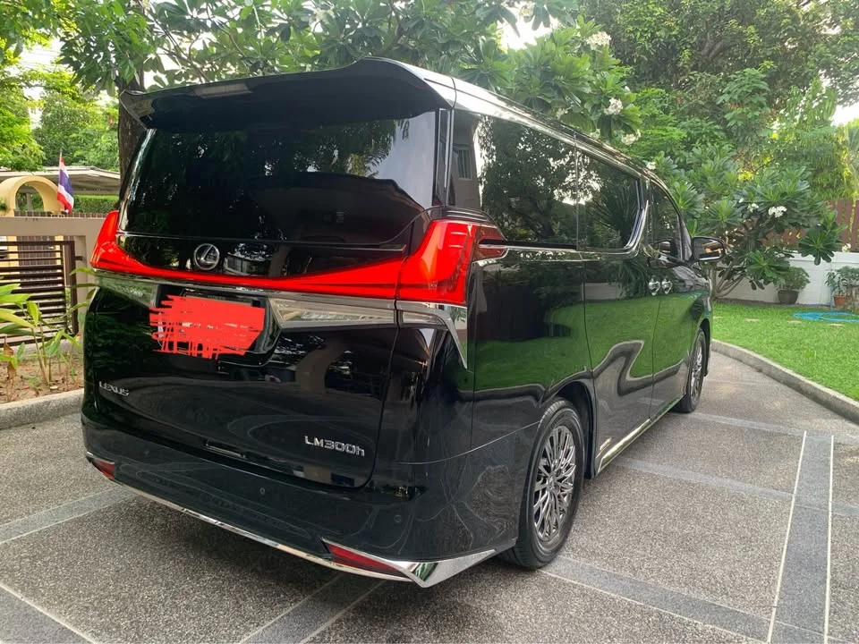 2021 Lexus LM I 3