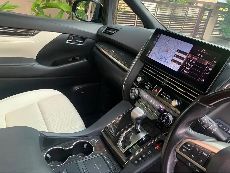 2021 Lexus LM I 2