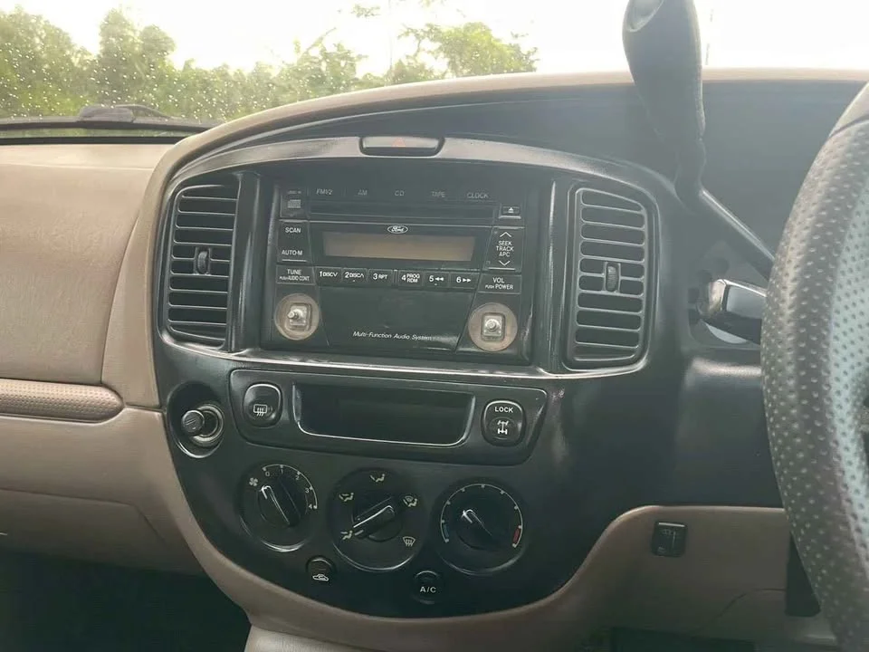 2004 Ford Escape I 3