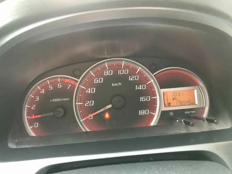 2013 Toyota Avanza II 2