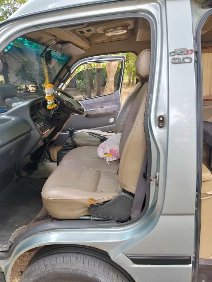 2004 Toyota Commuter IV (H100) 3