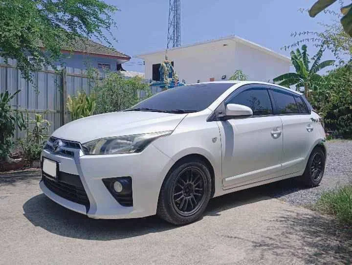 2015 Toyota Yaris III 2
