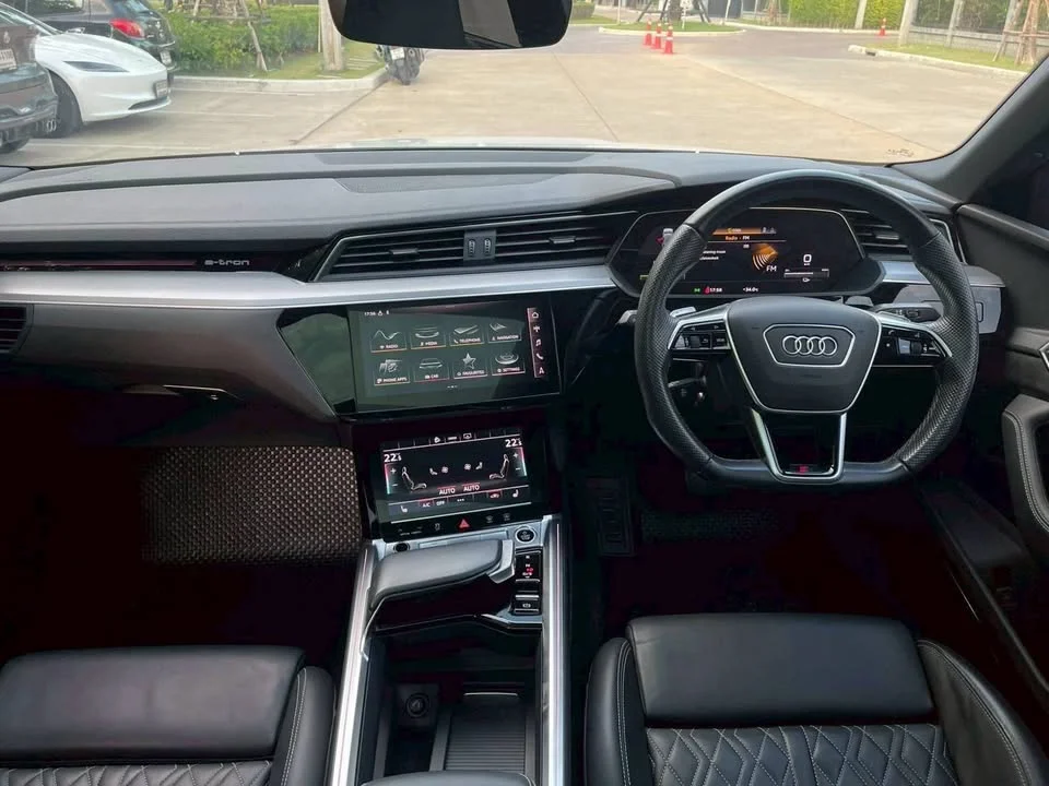 2020 Audi Q8 e-tron 2